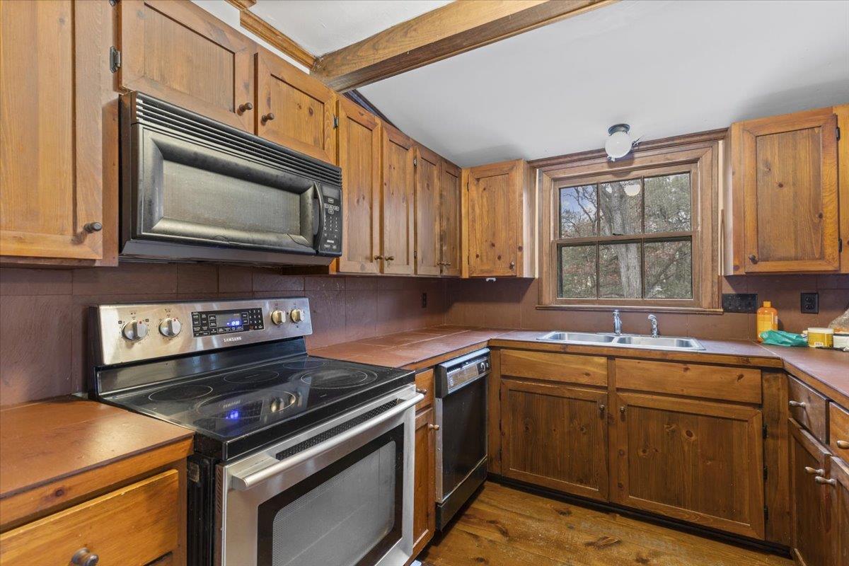 1607 Sharon LN