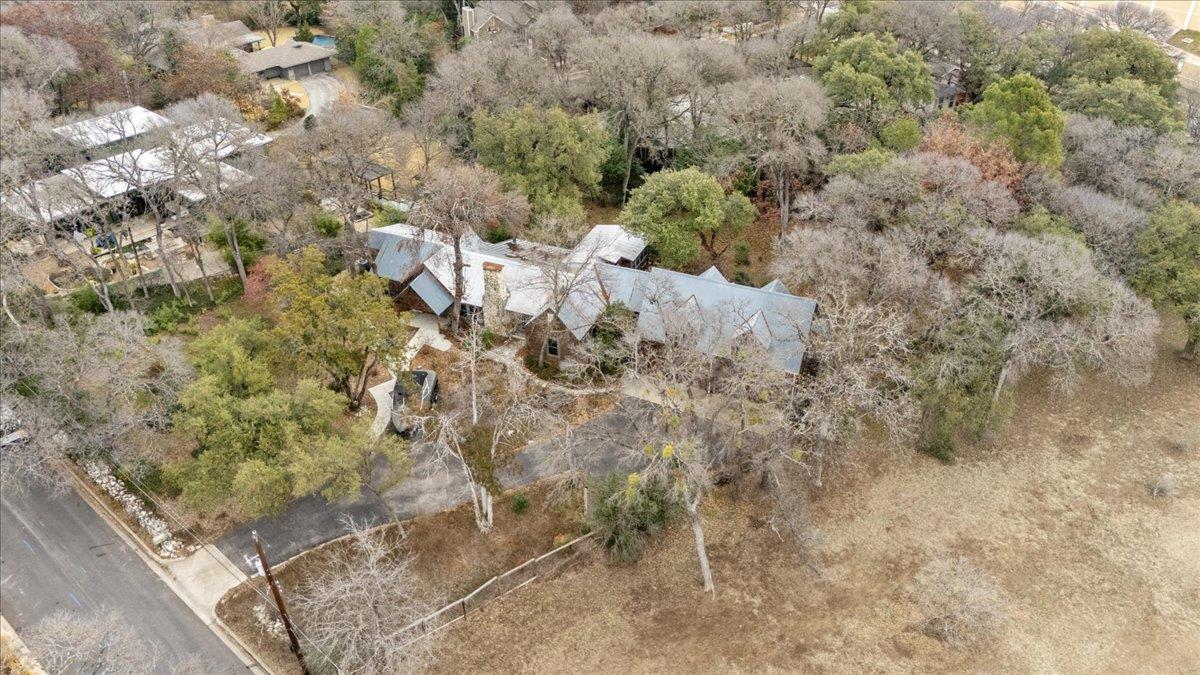 1607 Sharon LN