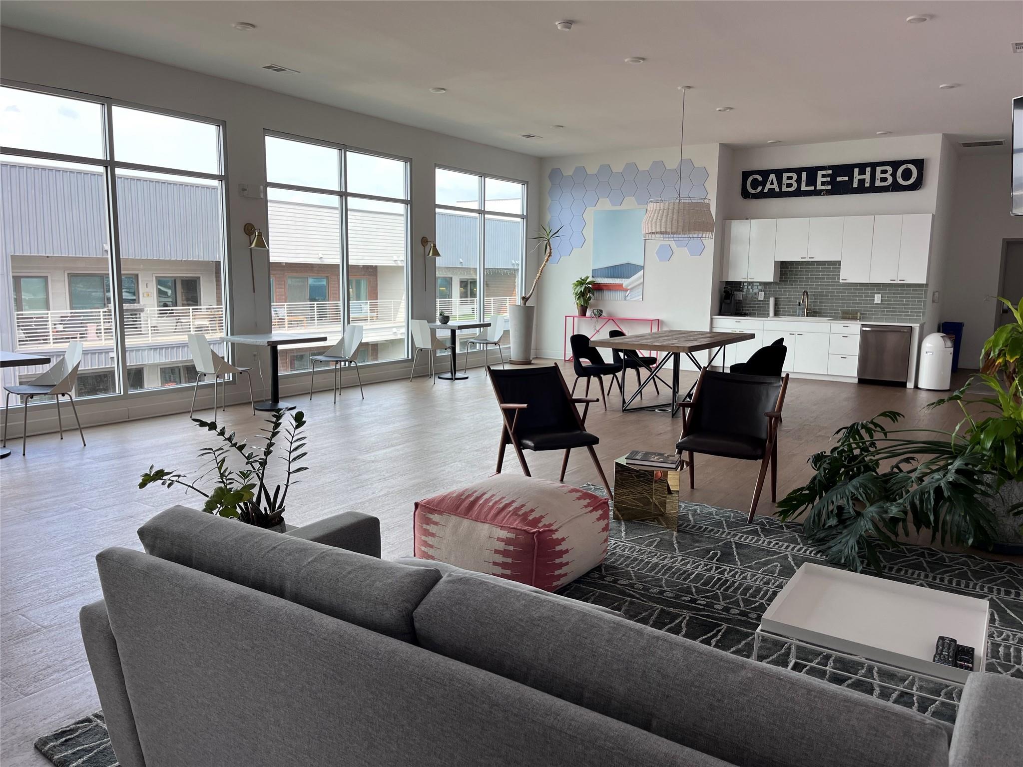 4361 S Congress Ave # 326