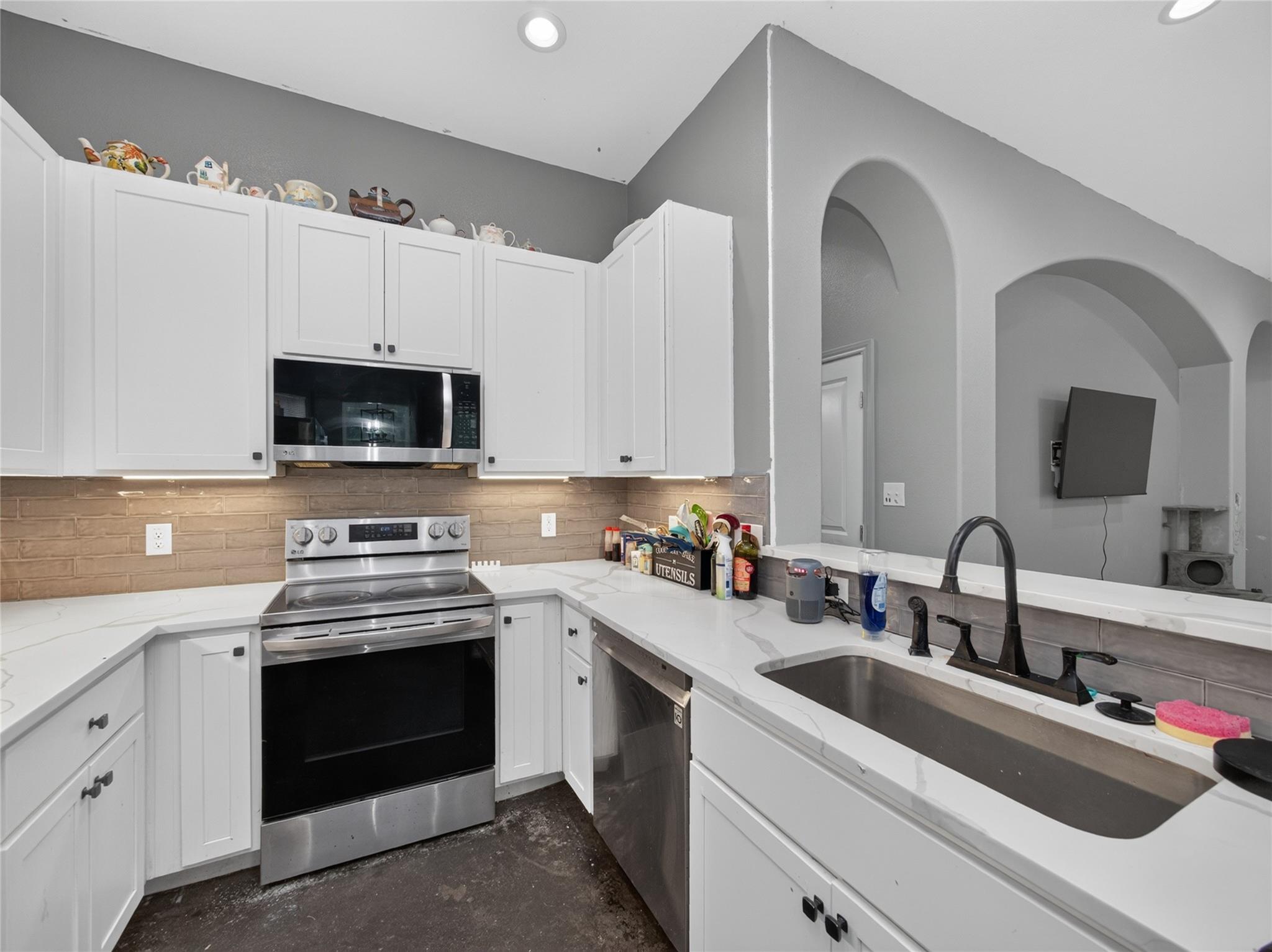 108 W Keomuku LN