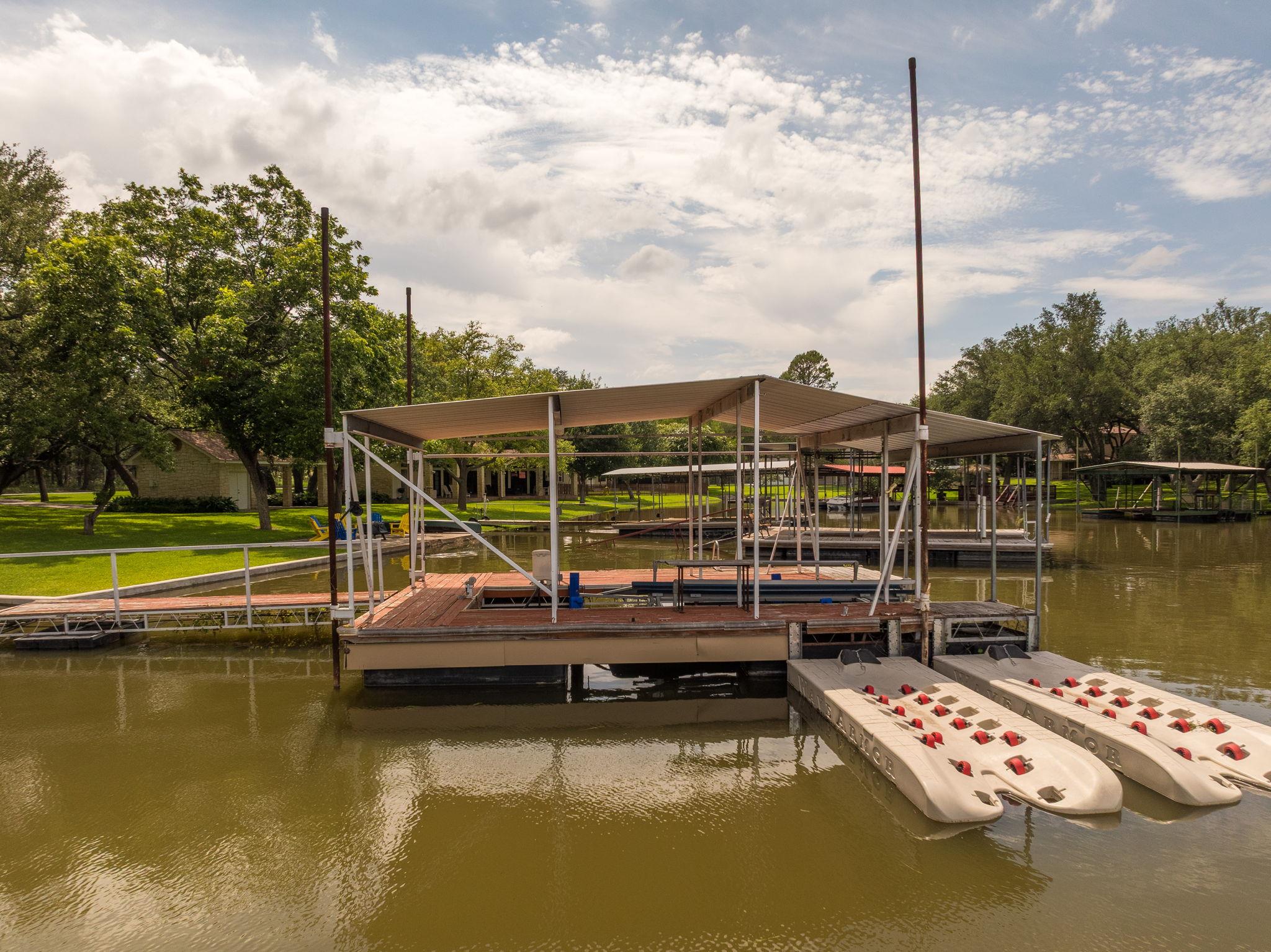 214 Island Lodges DR