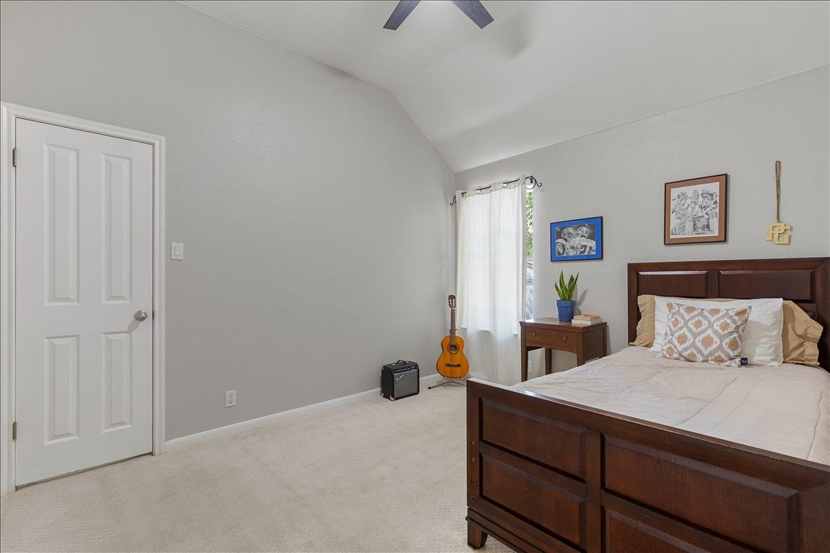 9012 Meacham WAY