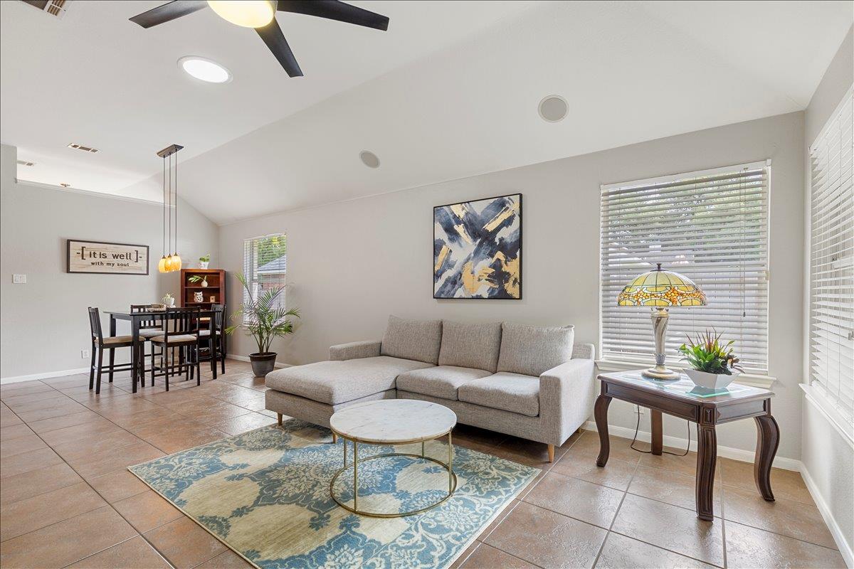 9012 Meacham WAY