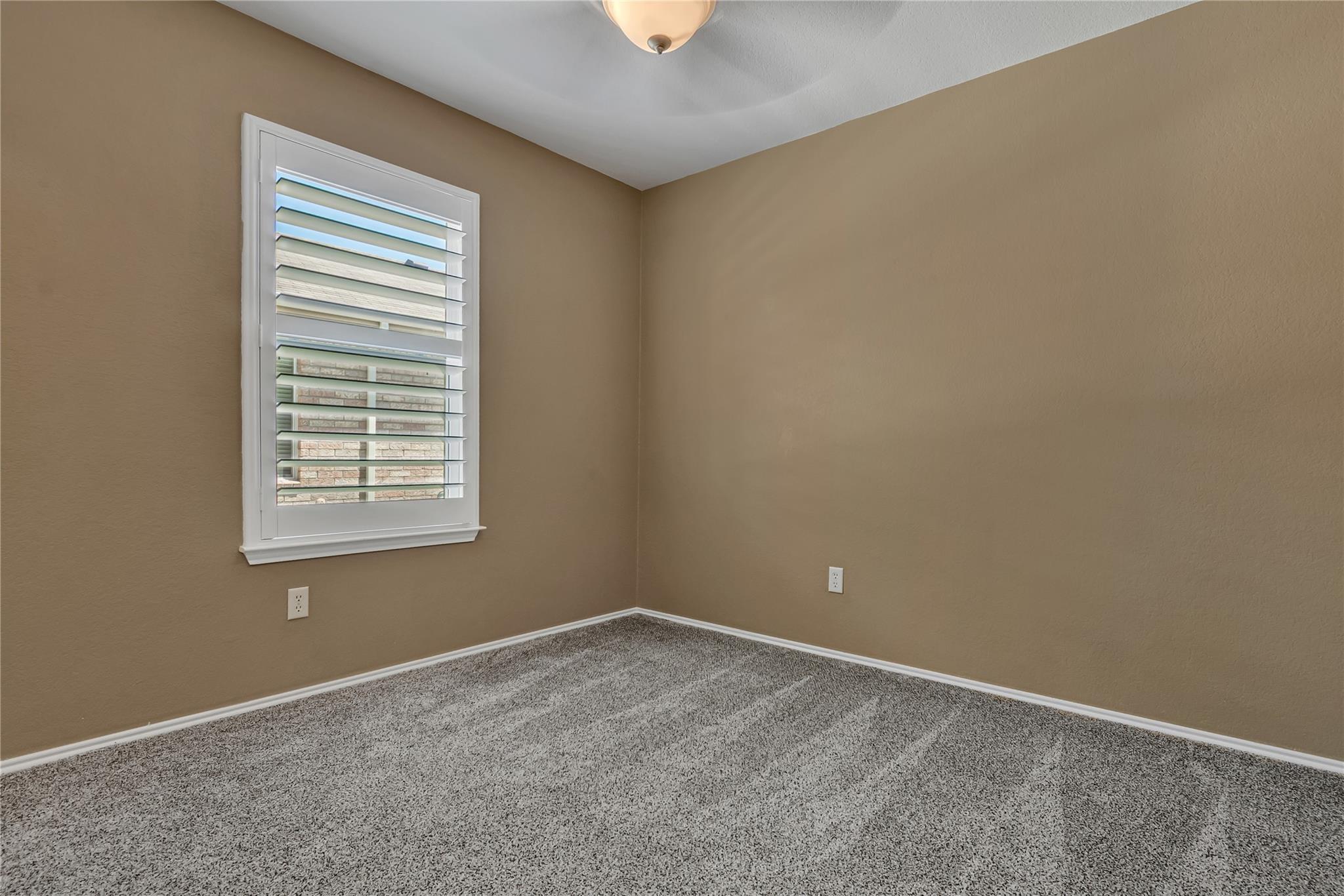 112 Willow Leaf LN