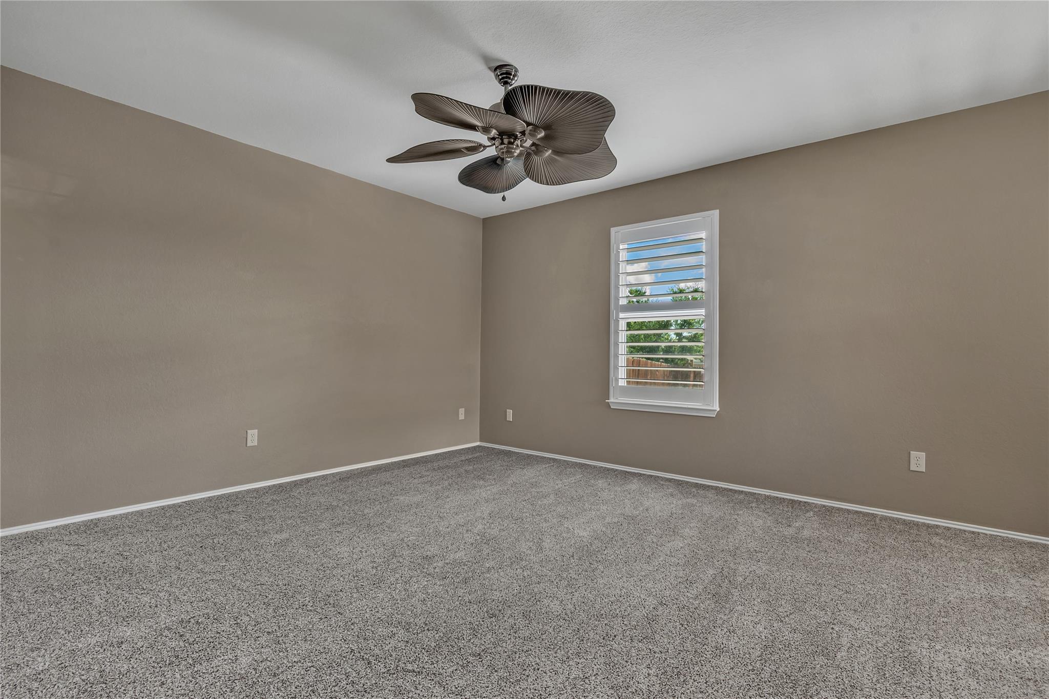 112 Willow Leaf LN