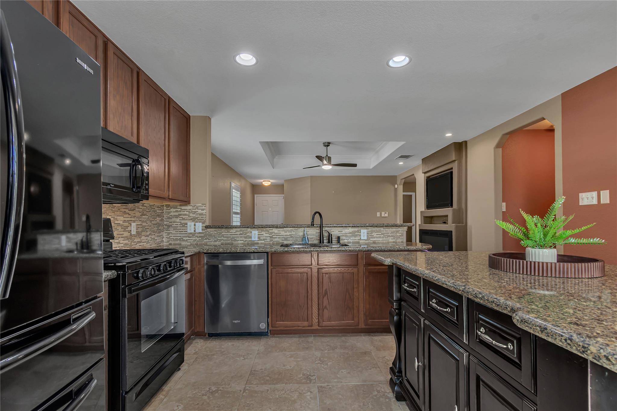 112 Willow Leaf LN
