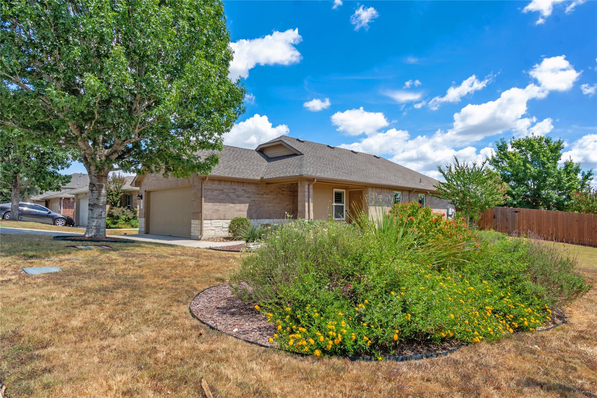 112 Willow Leaf LN