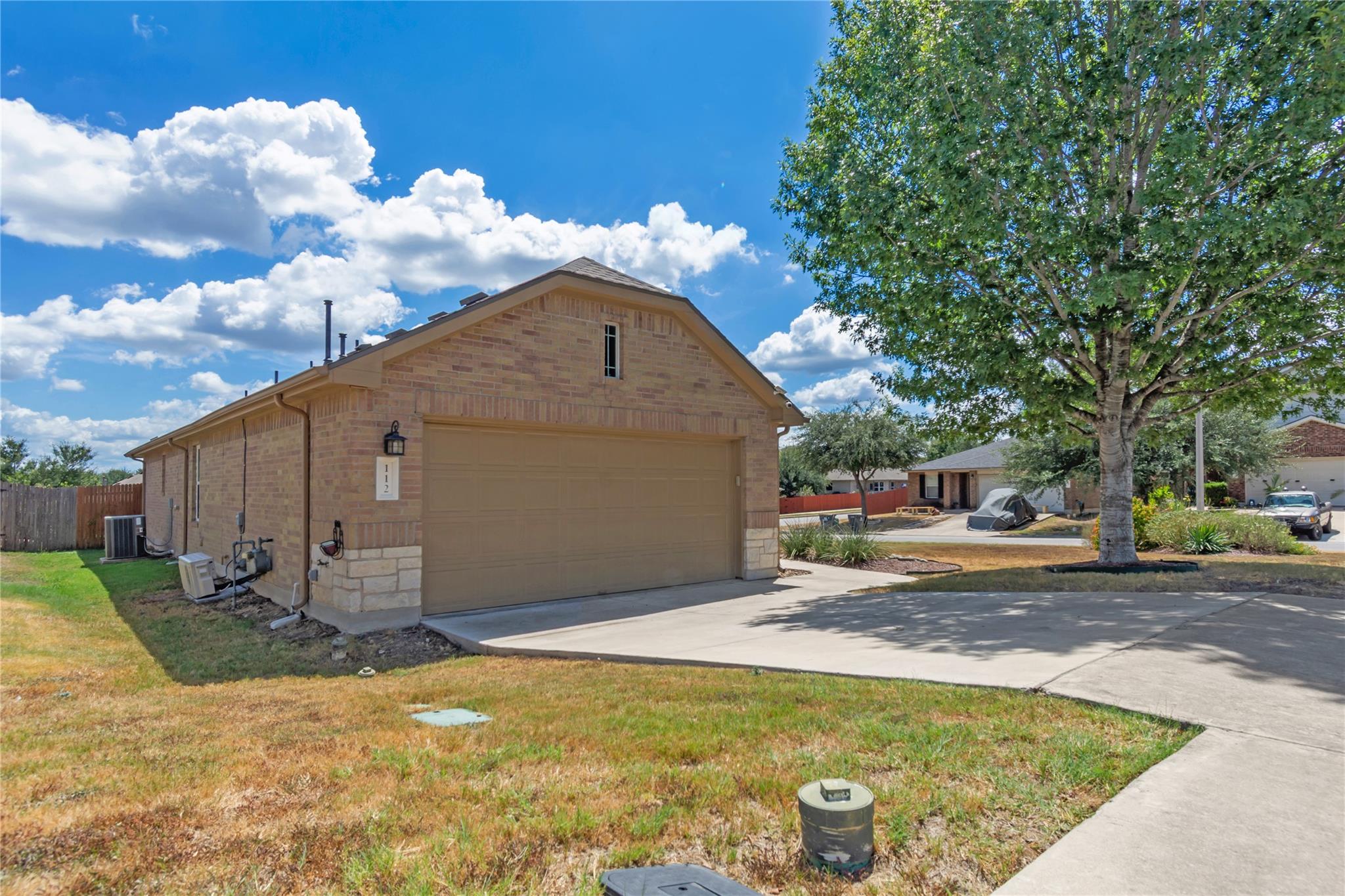 112 Willow Leaf LN
