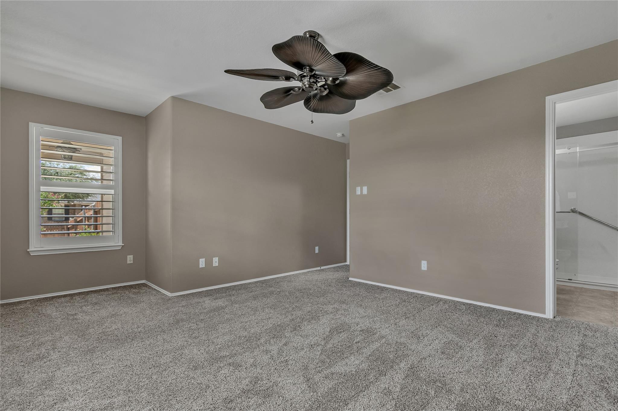 112 Willow Leaf LN