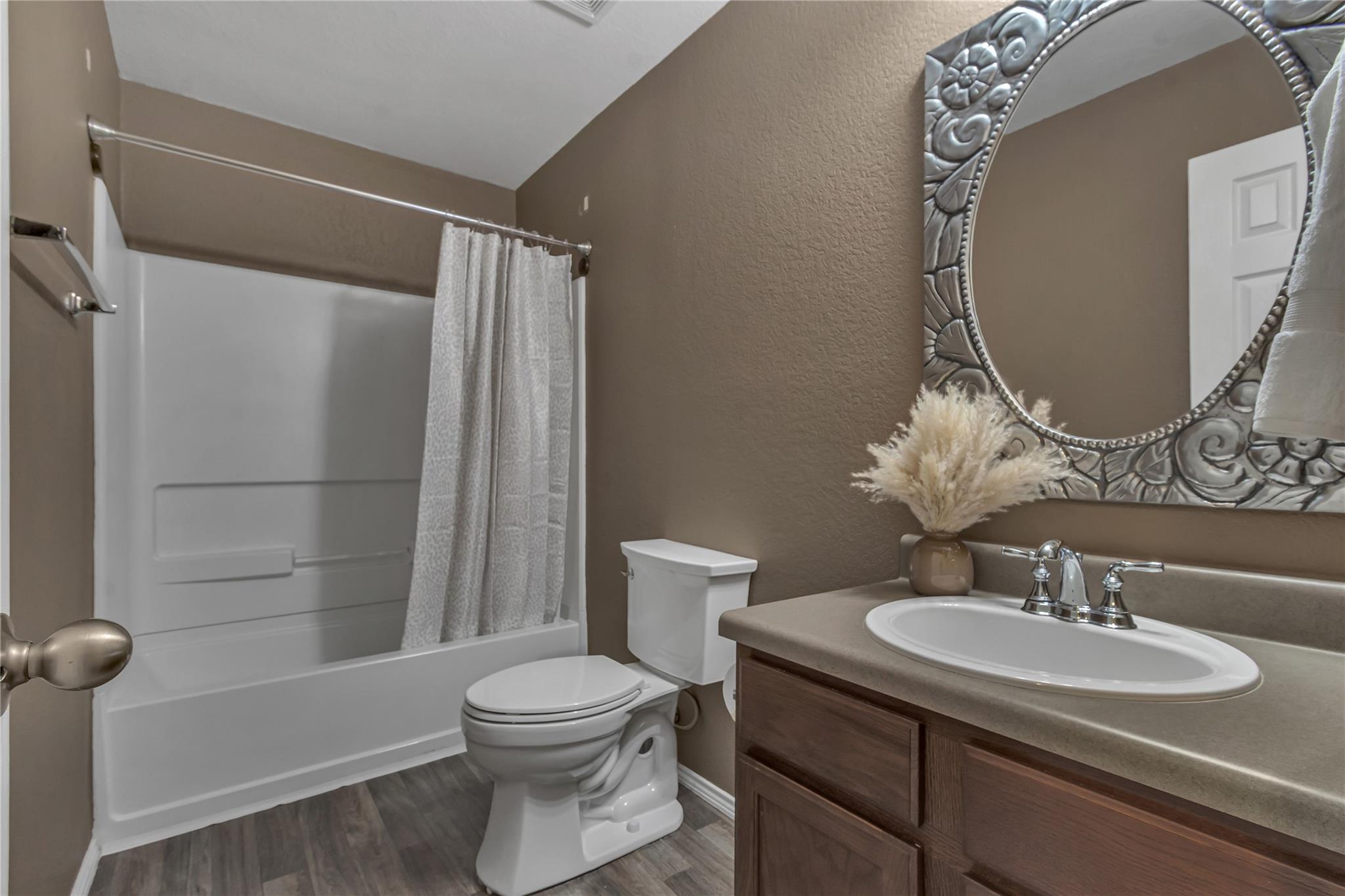 112 Willow Leaf LN