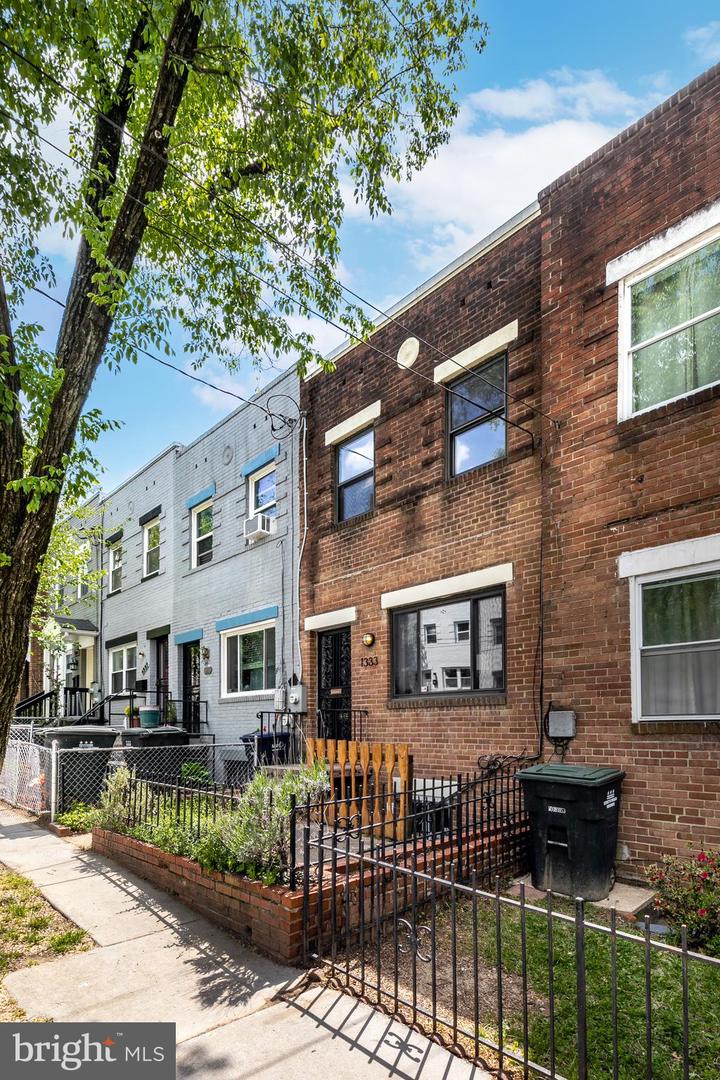 1333 DEXTER TERRACE SE