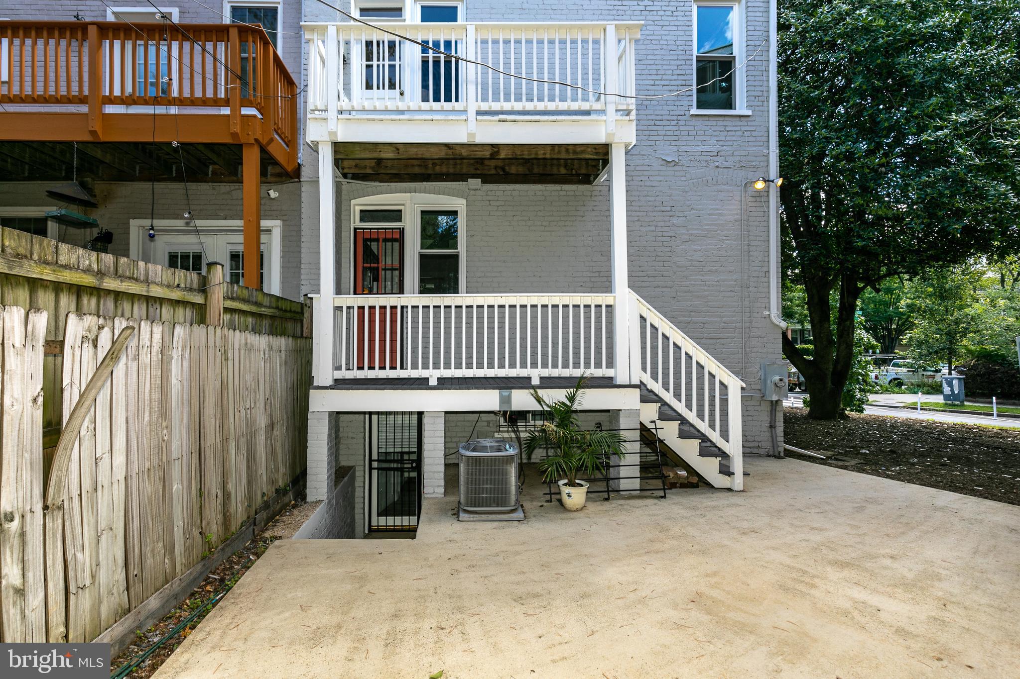 300 TENNESSEE AVENUE NE