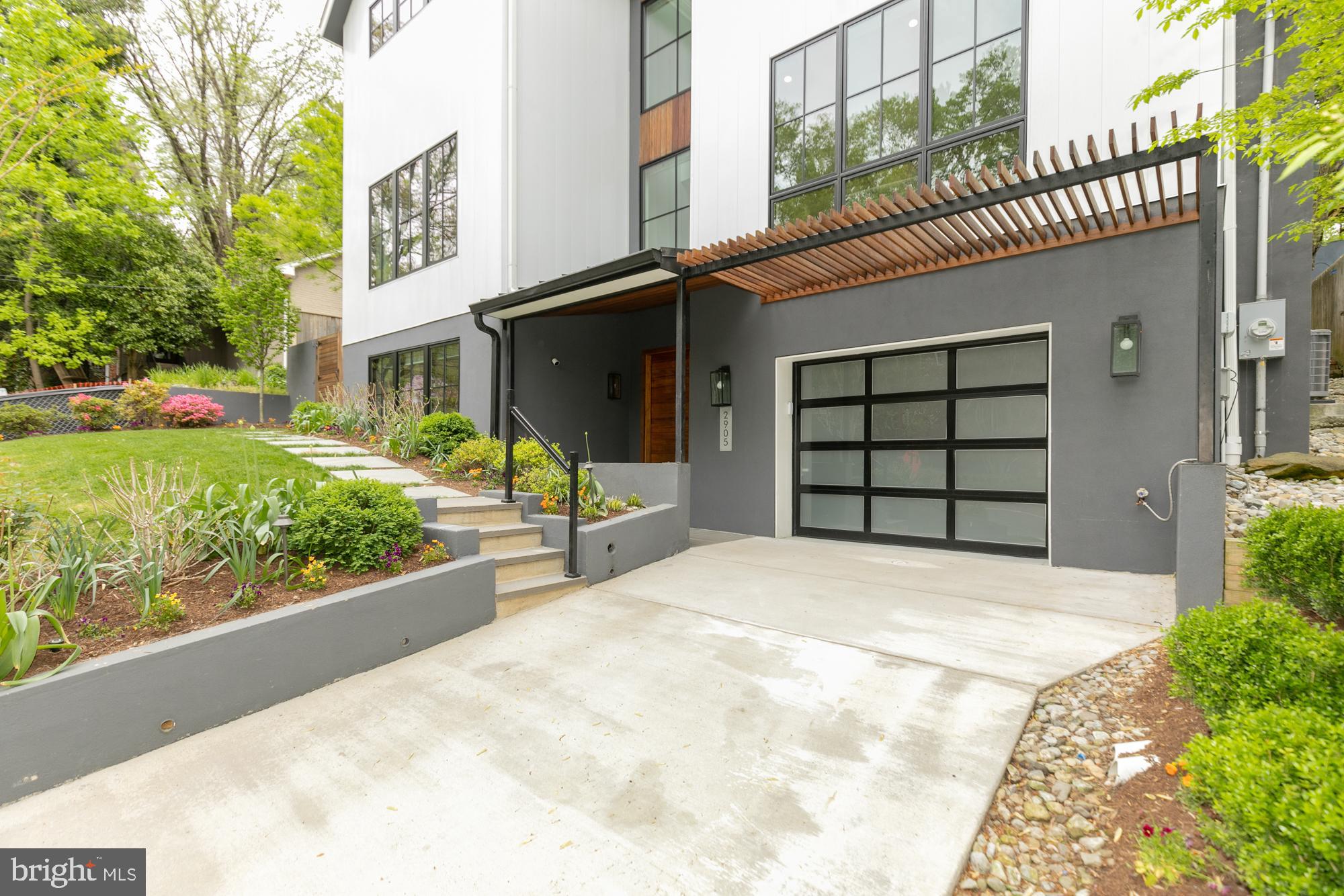 2905 Arizona Ave NW