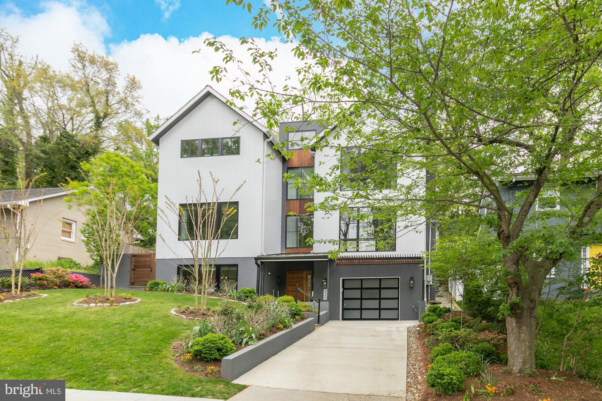 2905 Arizona Ave NW