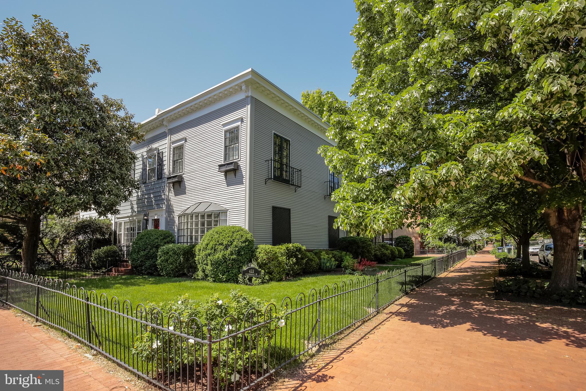 422 Independence Ave SE