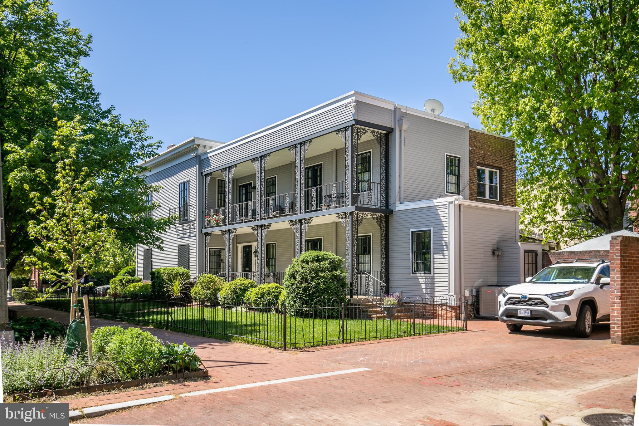 422 Independence Ave SE