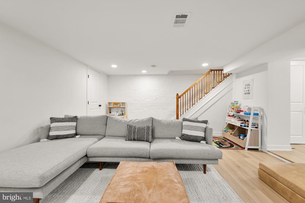 1317 Taylor St NE