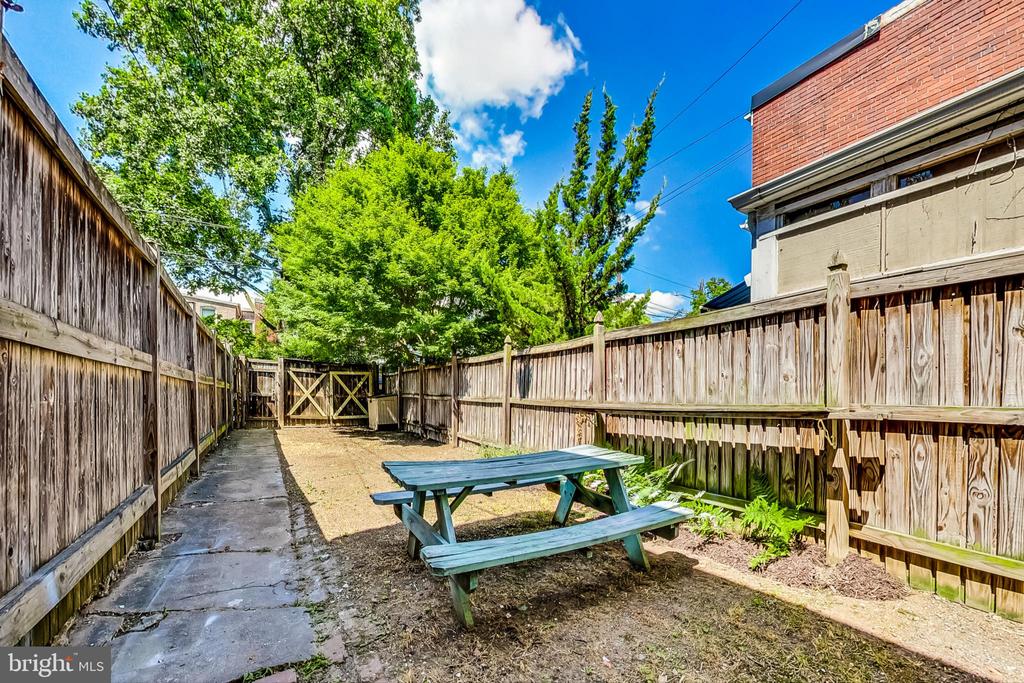 1230 Walter St SE