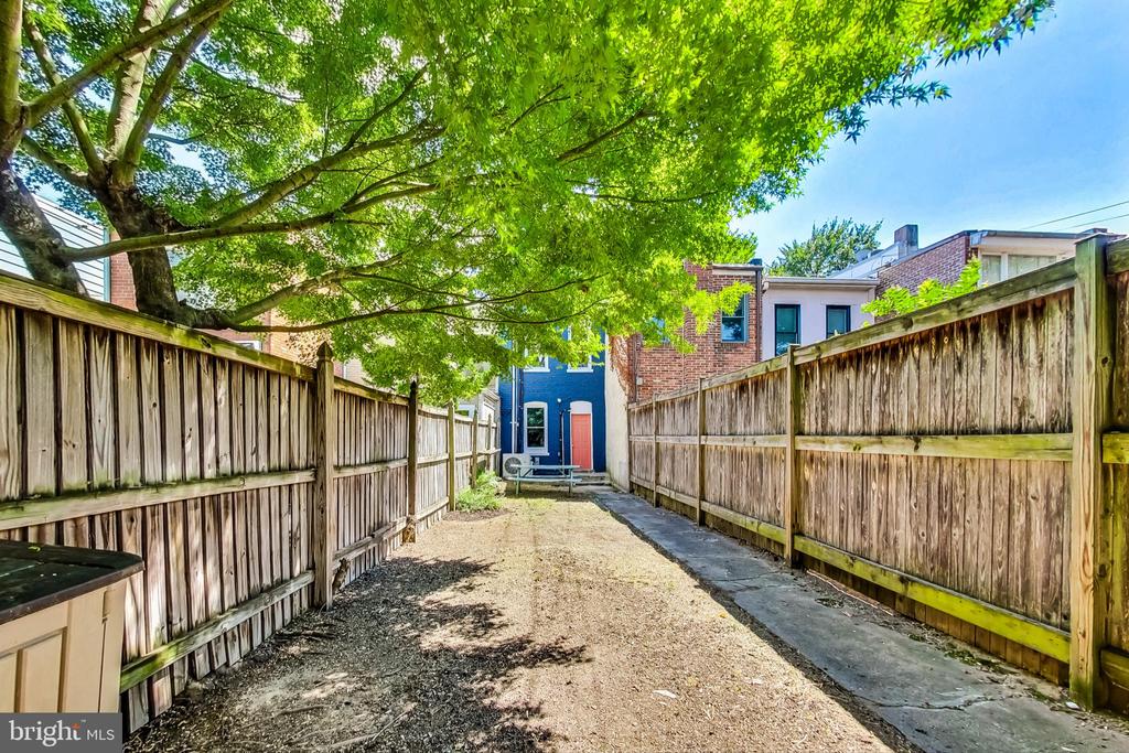 1230 Walter St SE