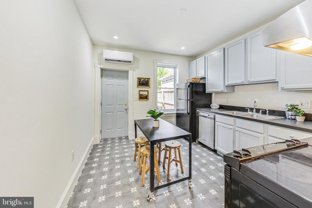 1230 Walter St SE