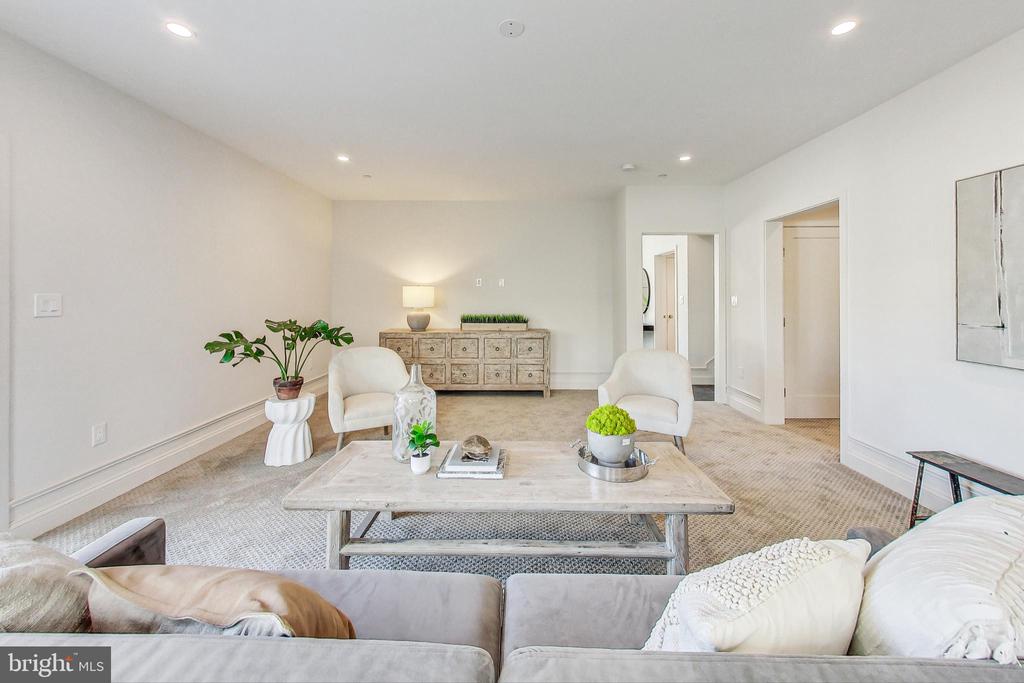 1710 Lawrence NE