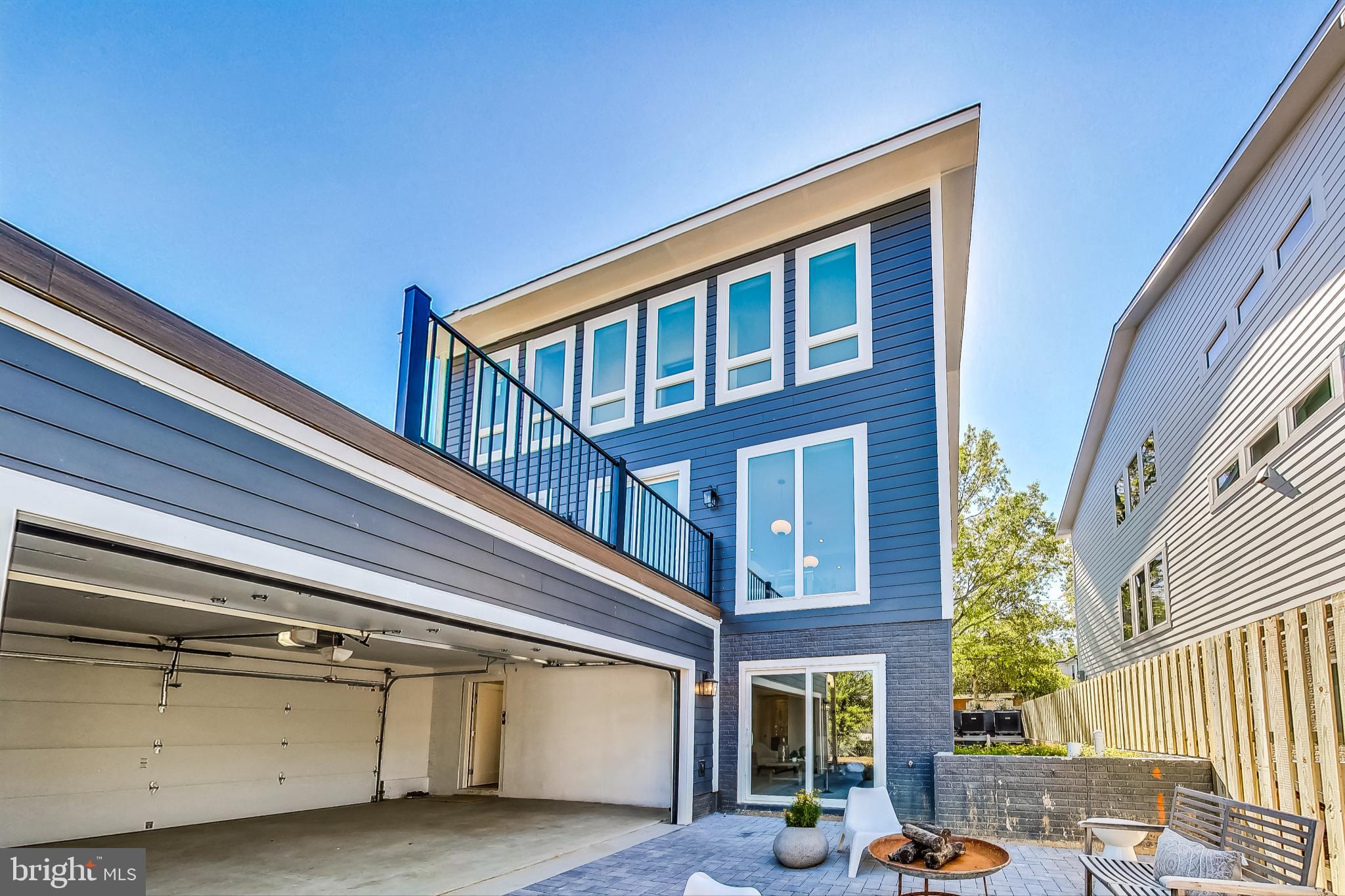 1710 Lawrence NE