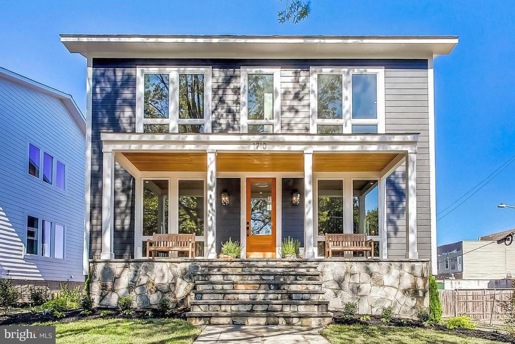 1710 Lawrence NE