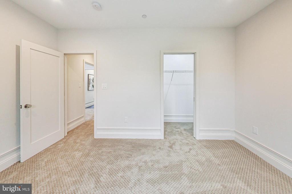 1710 Lawrence NE