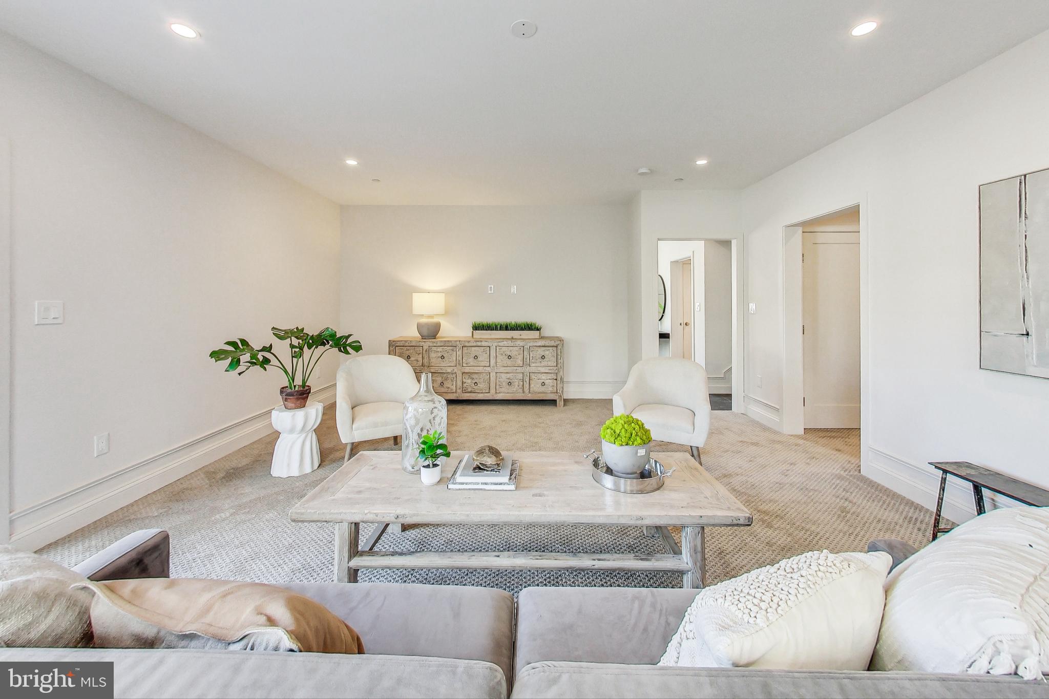 1710 Lawrence NE
