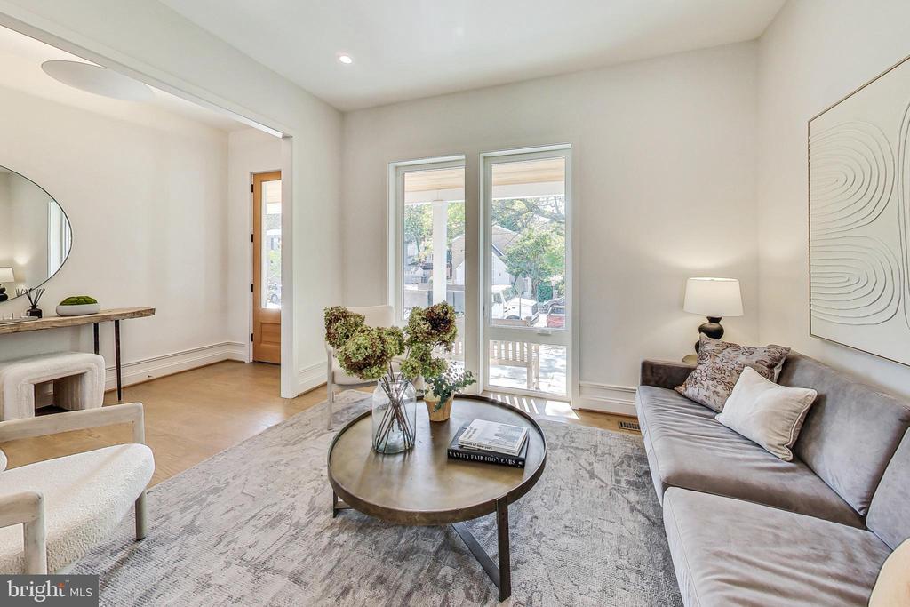 1710 Lawrence NE