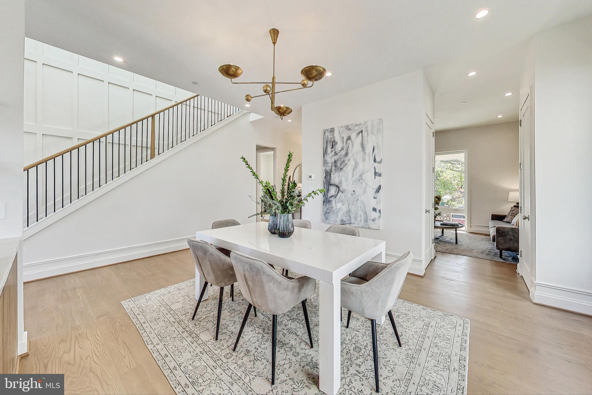 1710 Lawrence NE