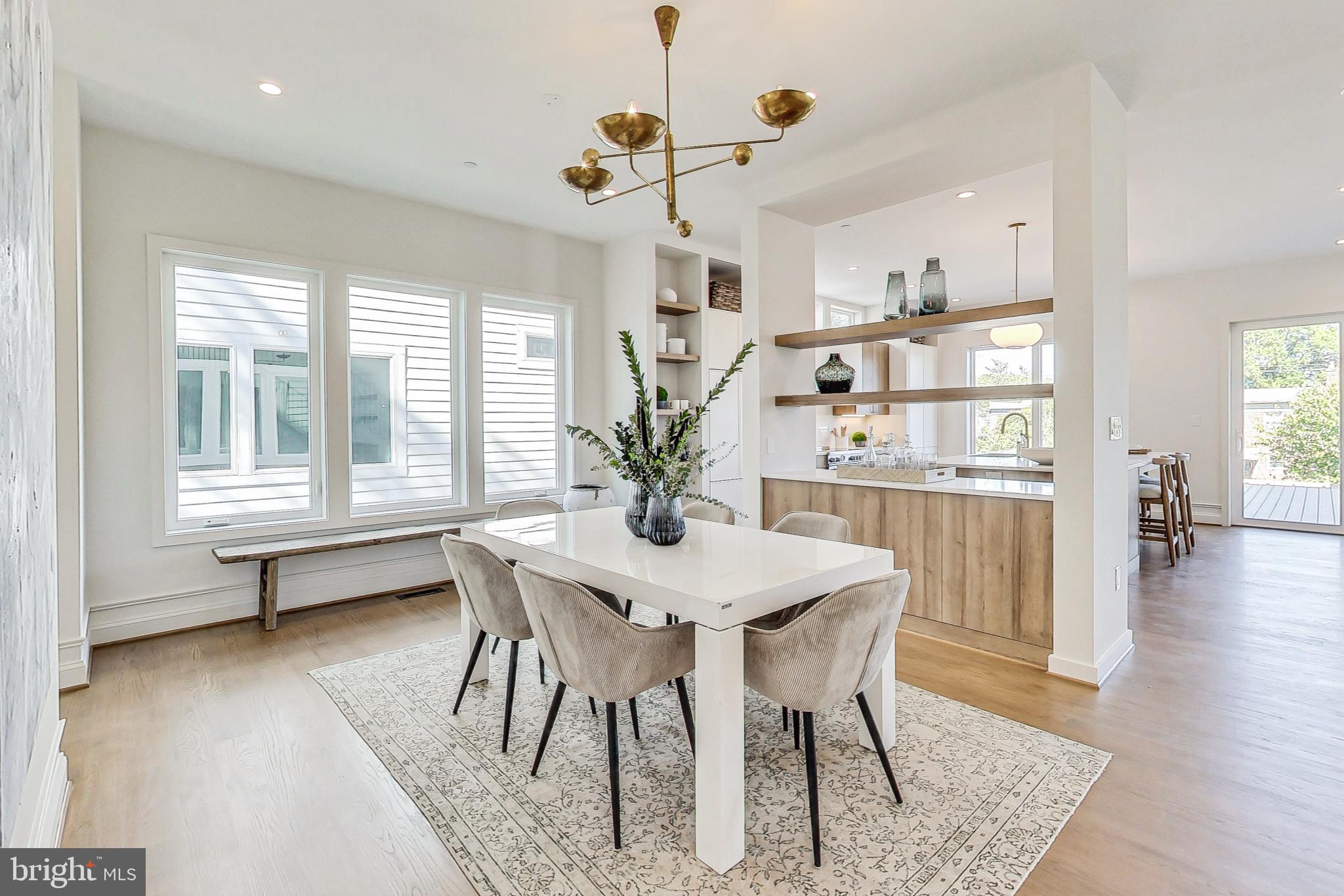 1710 Lawrence NE