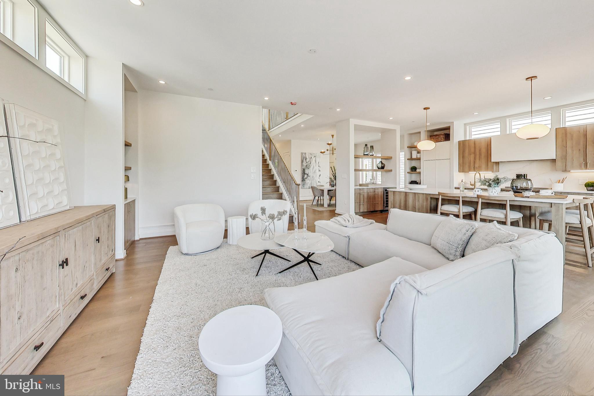 1710 Lawrence NE