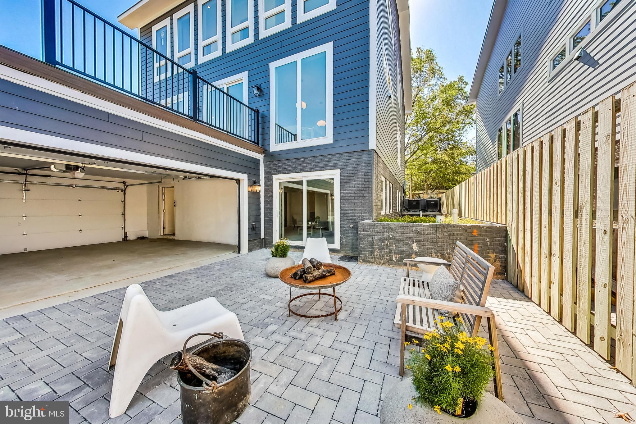 1710 Lawrence NE