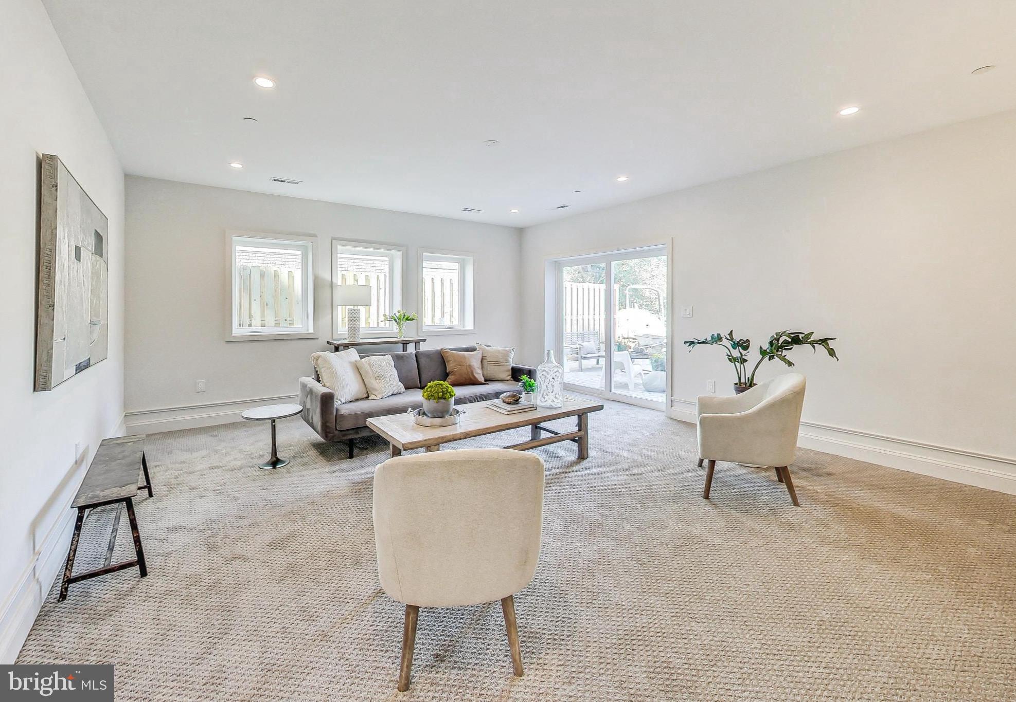 1710 Lawrence NE