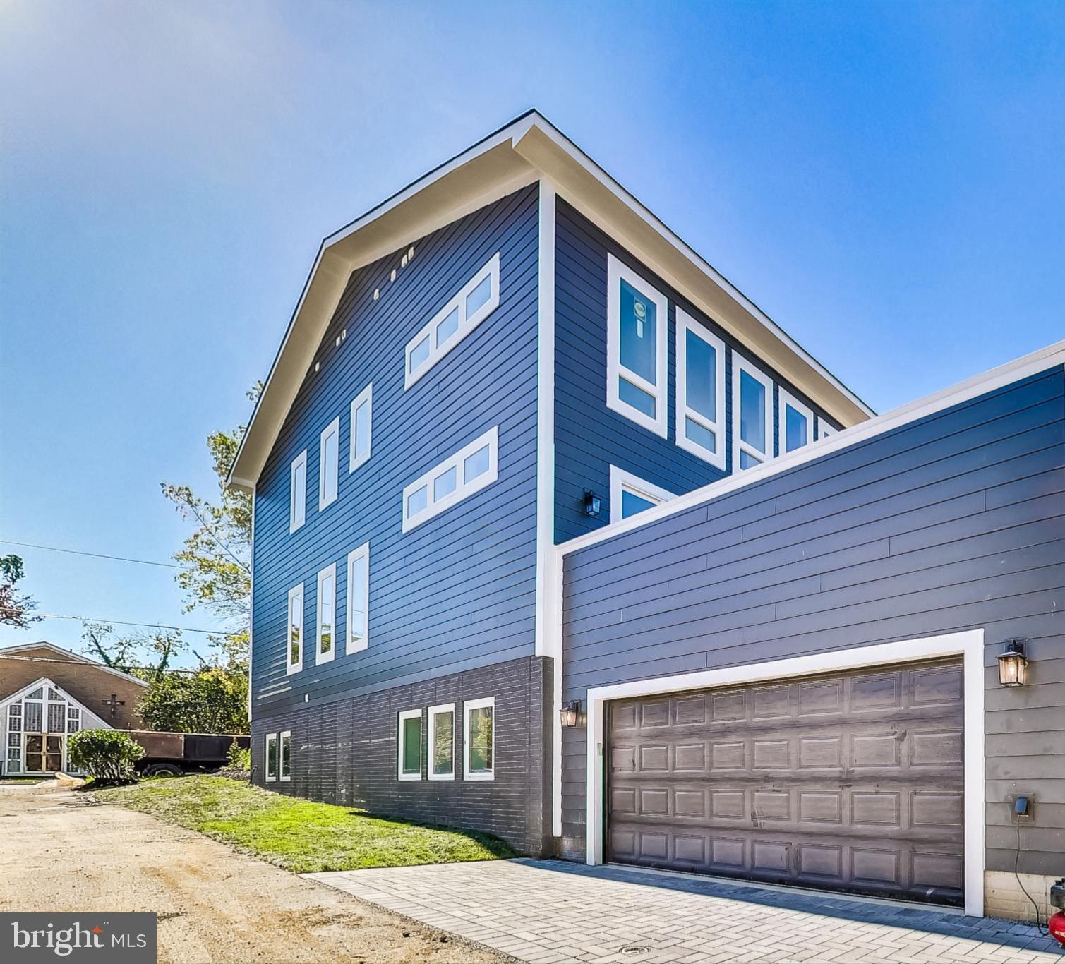 1710 Lawrence NE