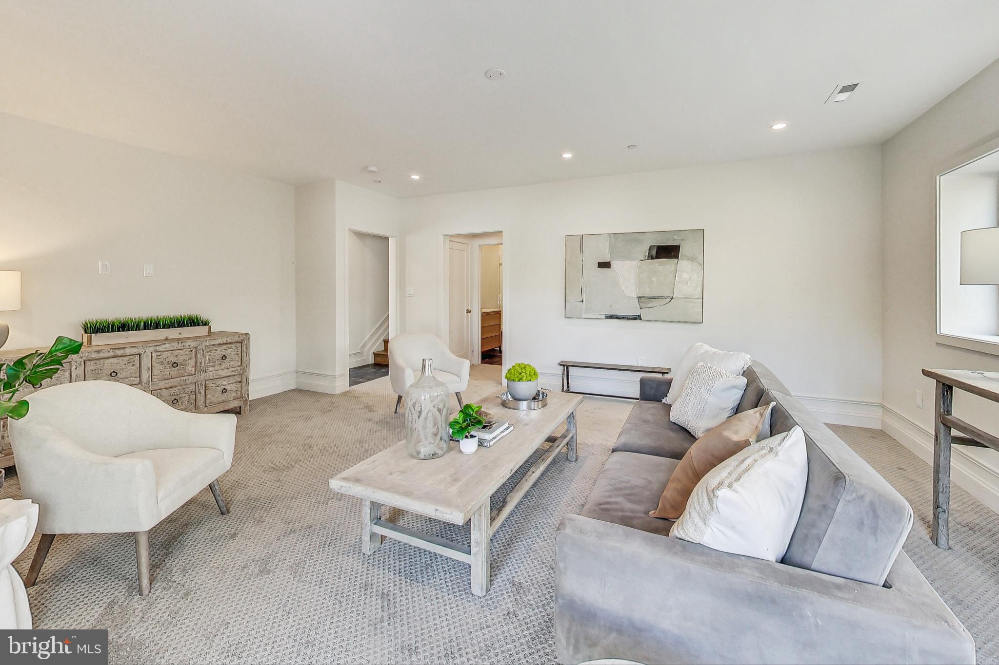 1710 Lawrence NE