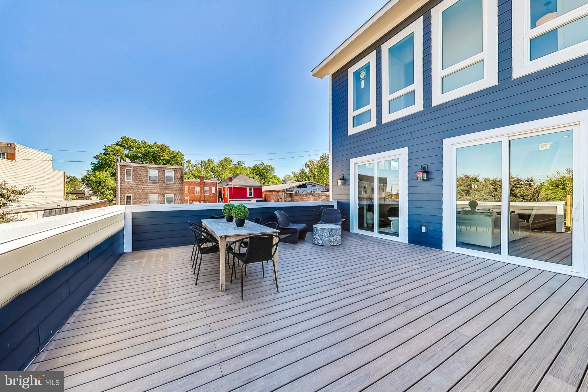 1710 Lawrence NE
