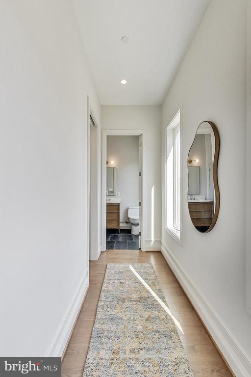 1710 Lawrence NE