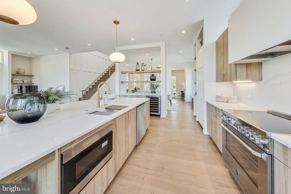 1710 Lawrence NE