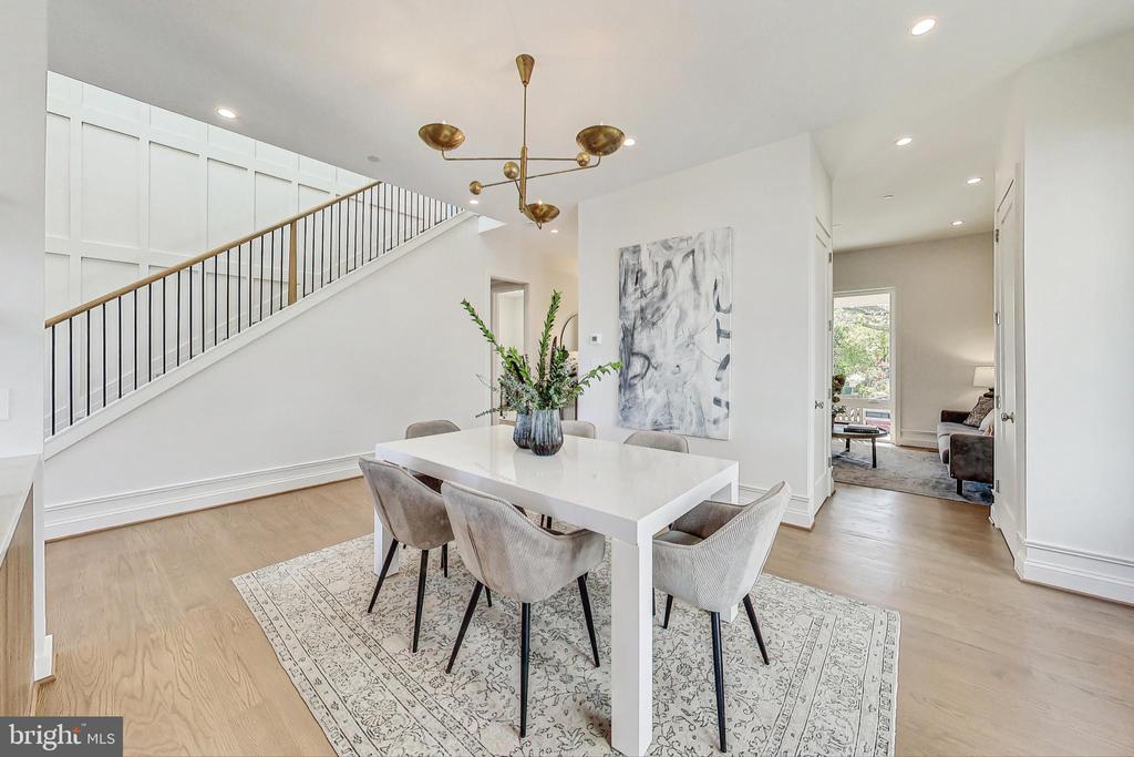 1710 Lawrence NE