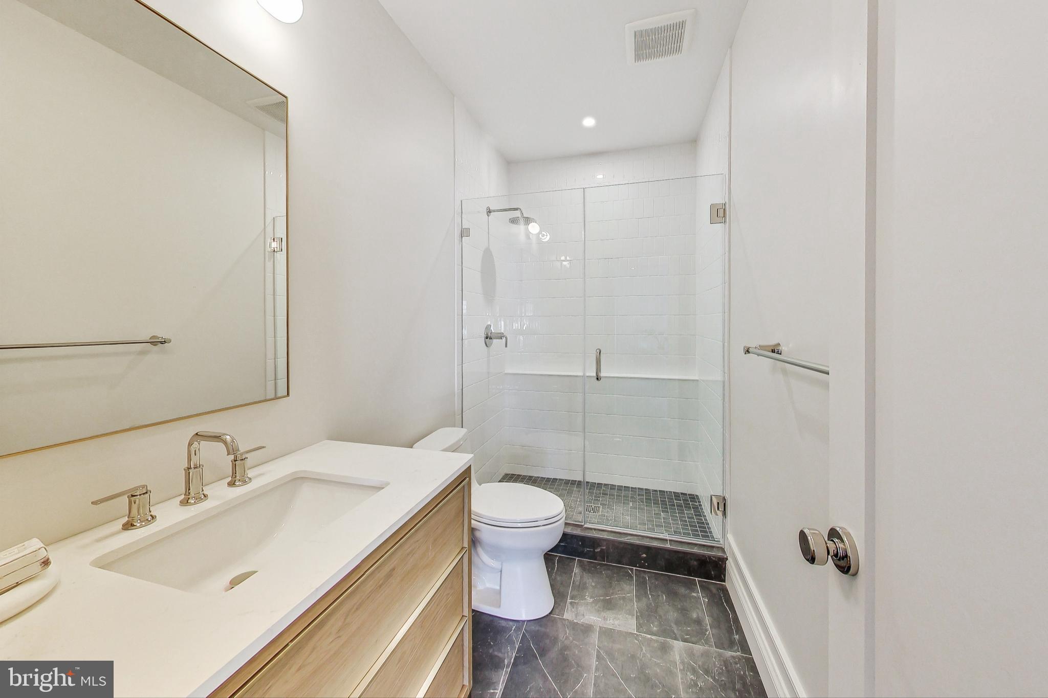 1710 Lawrence NE