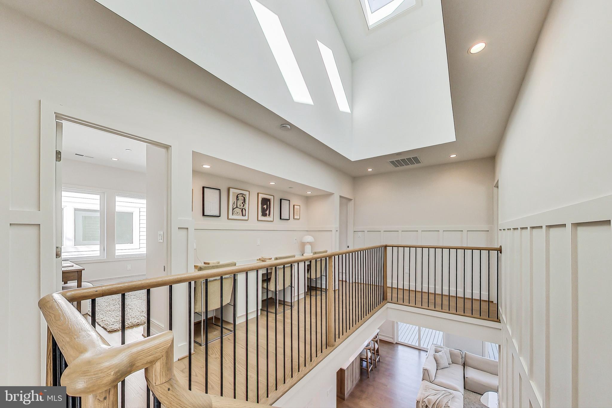 1710 Lawrence NE