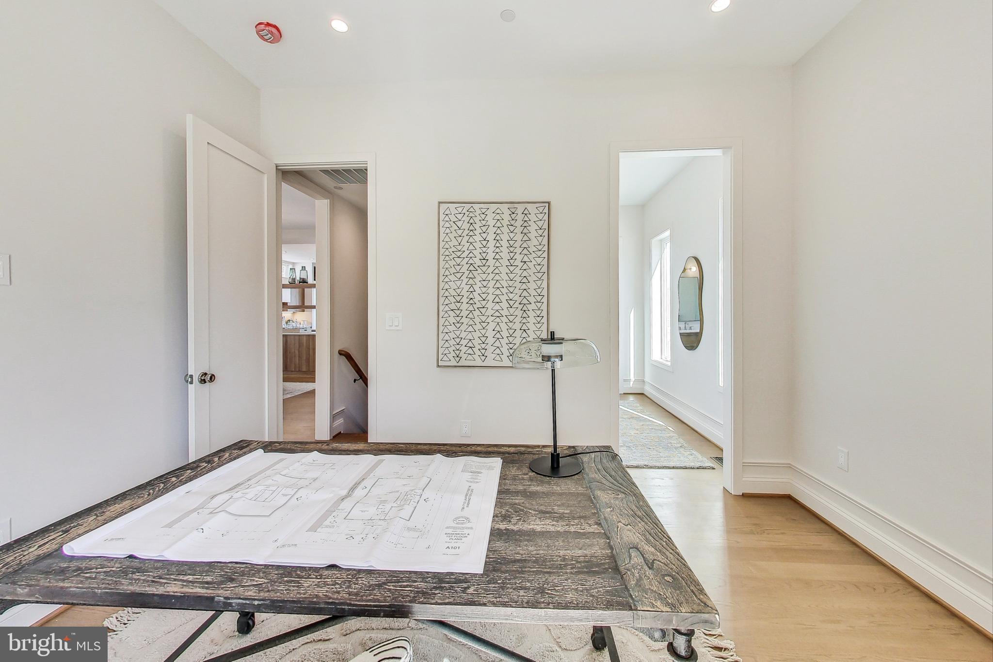 1710 Lawrence NE