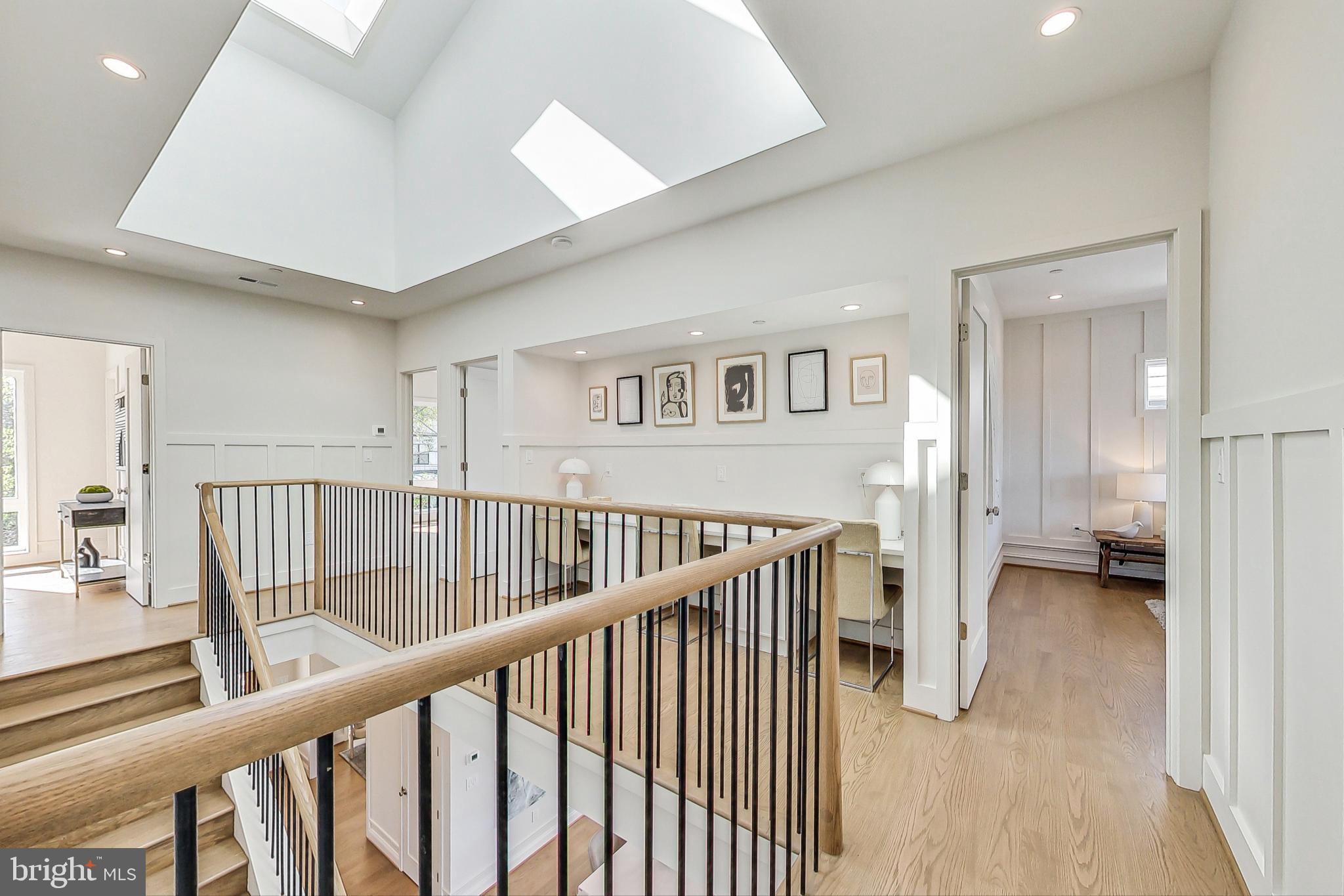 1710 Lawrence NE