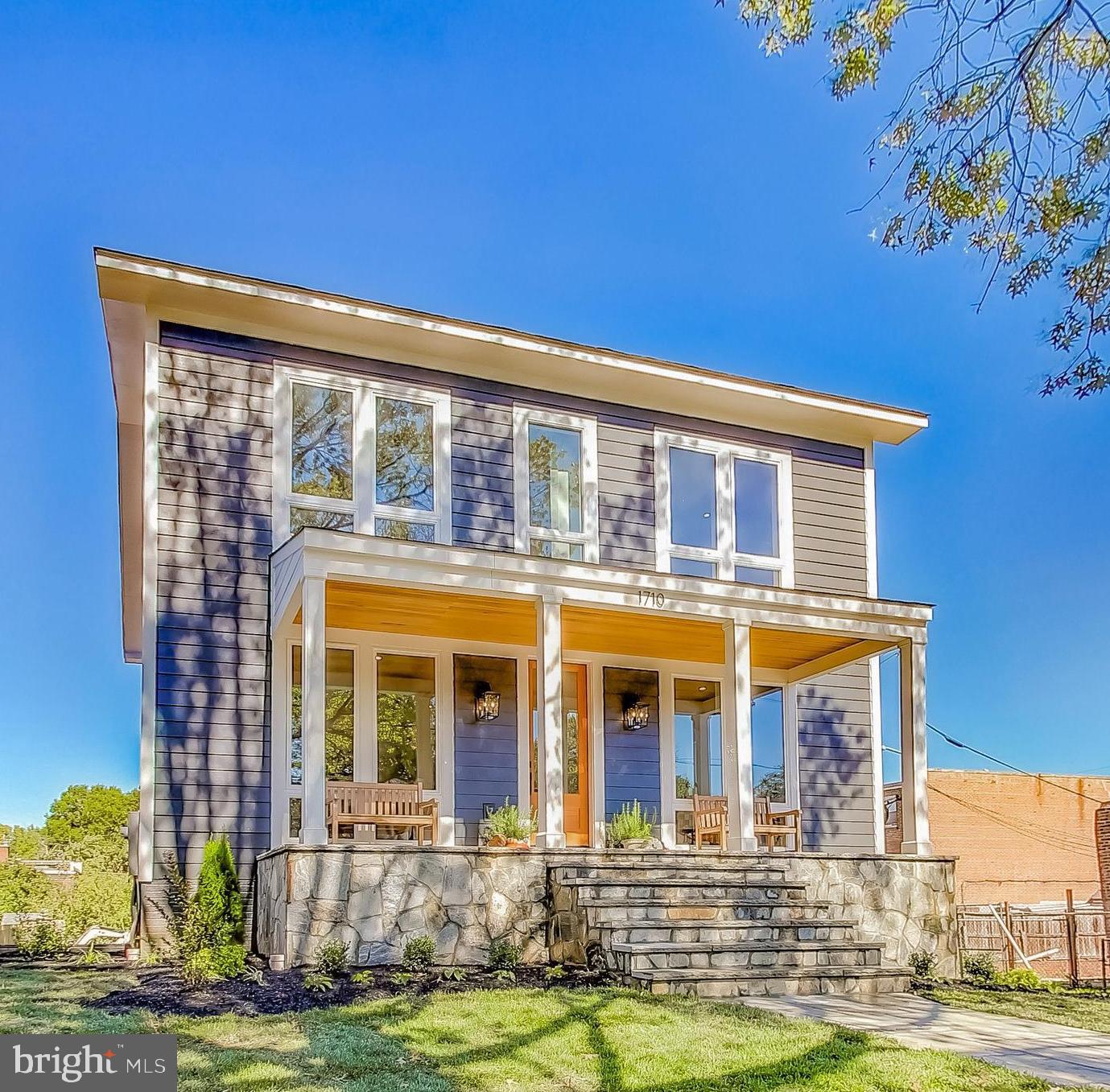 1710 Lawrence NE