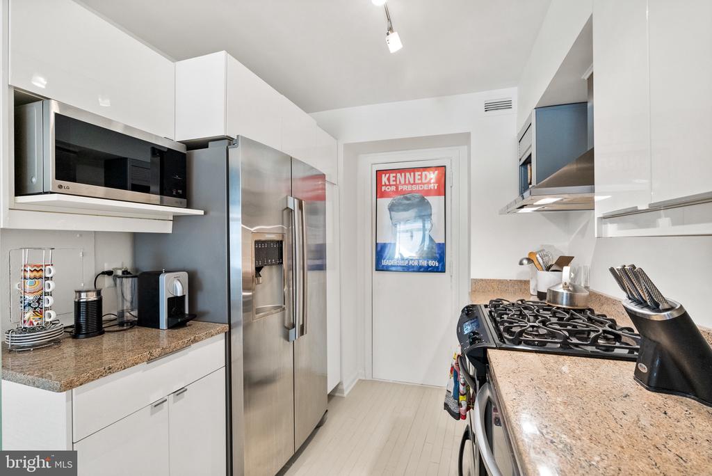 700 New Hampshire Ave NW #416
