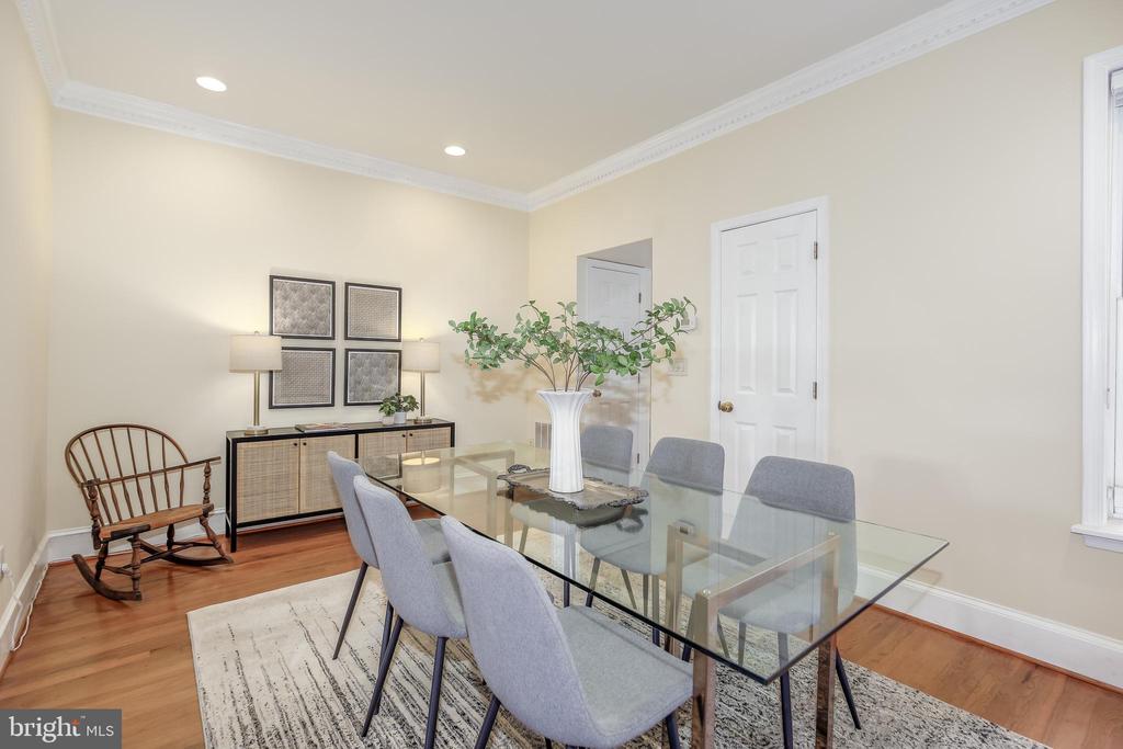 1114 Fairmont St NW