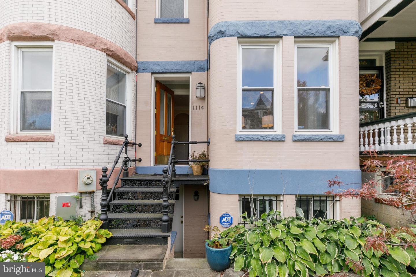 1114 Fairmont St NW