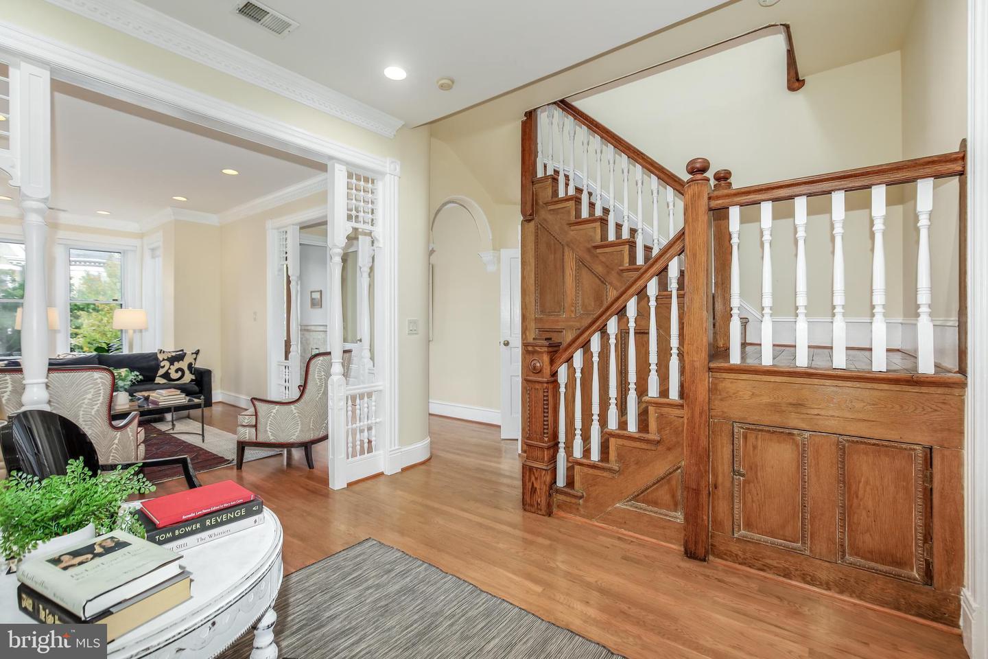 1114 Fairmont St NW